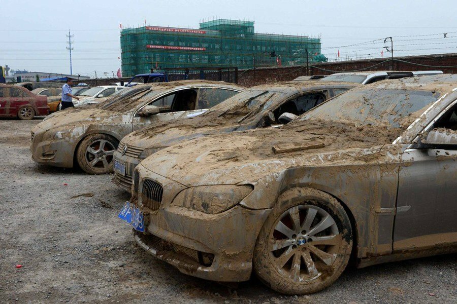 why dubai abandoned cars