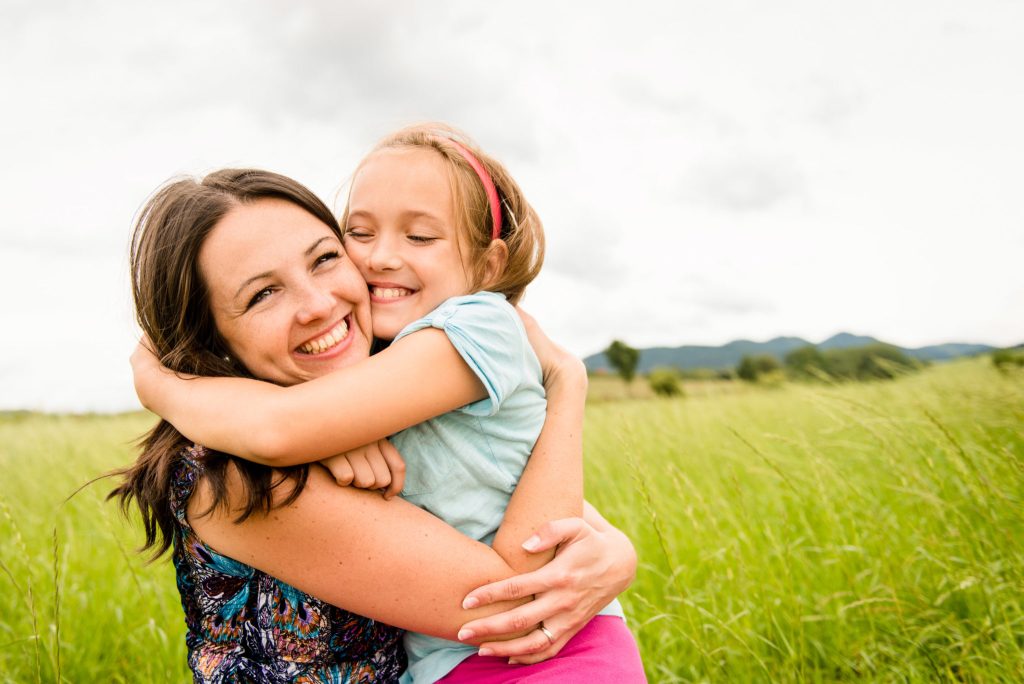 Give the child a personality by kissing her